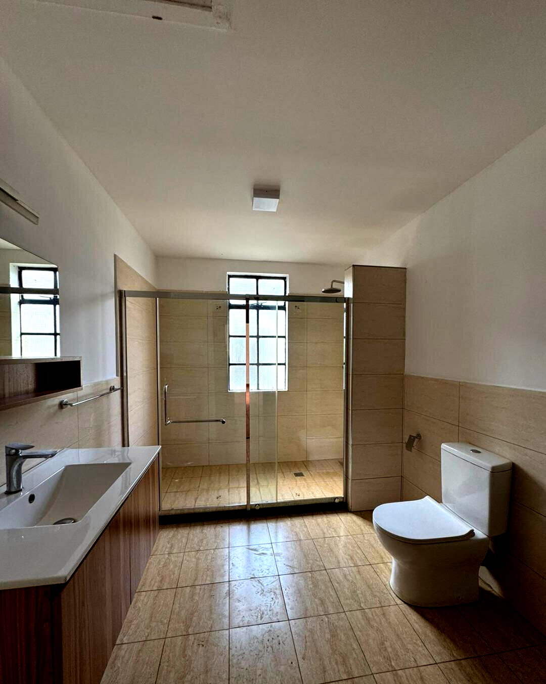 Corner Townhouse with Expansive Garden & Valley Views - Kitisuru