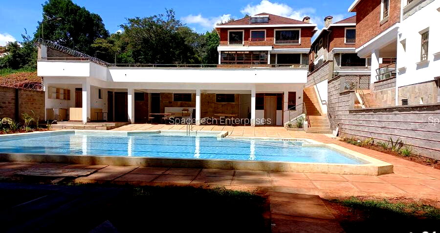 5-Bed Townhouse with Private Garden & Pool Access - Spring Valley