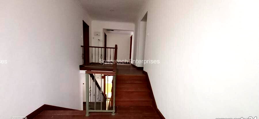 5-Bed Townhouse with Private Garden & Pool Access - Spring Valley