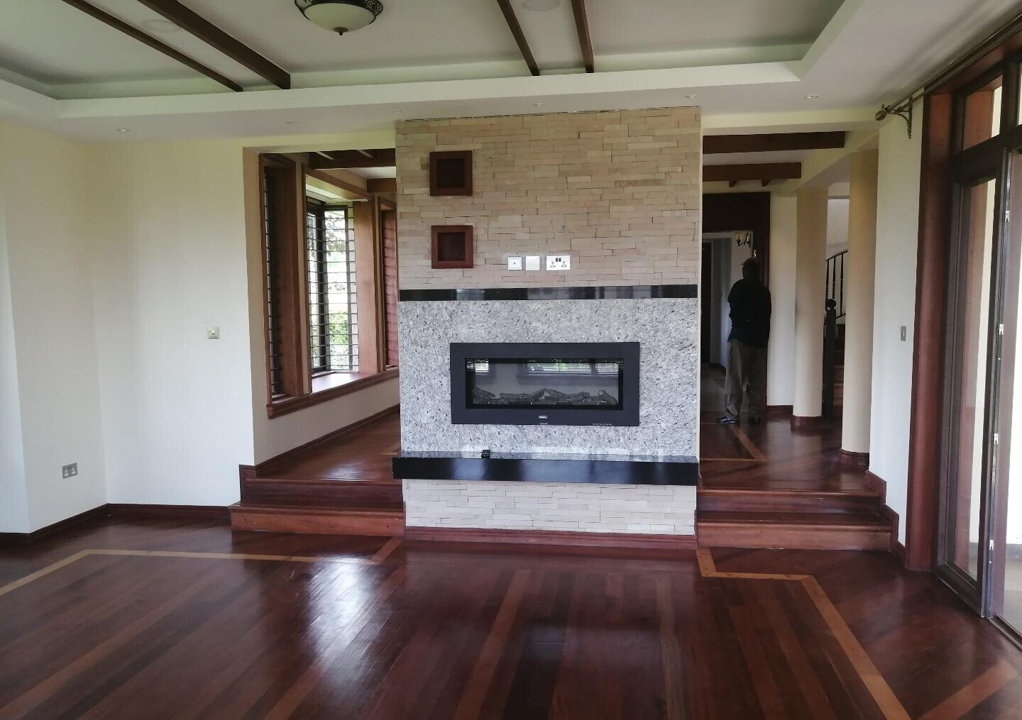 5BR Villa with Guesthouse & Curving Staircase - Runda