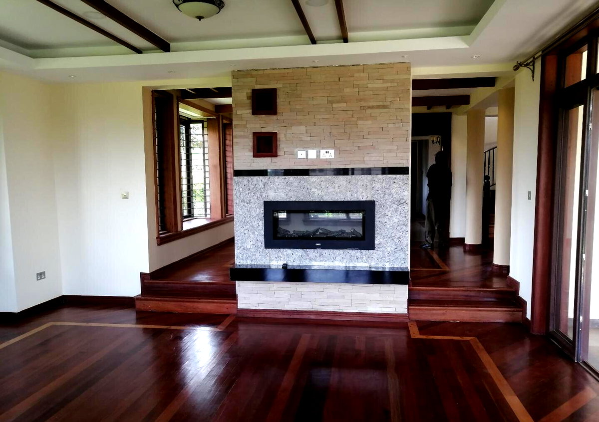 5BR Villa with Guesthouse & Curving Staircase - Runda