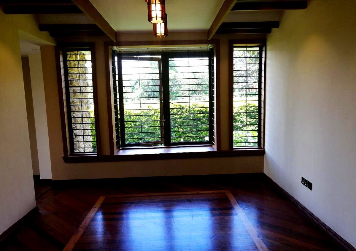 5BR Villa with Guesthouse & Curving Staircase - Runda