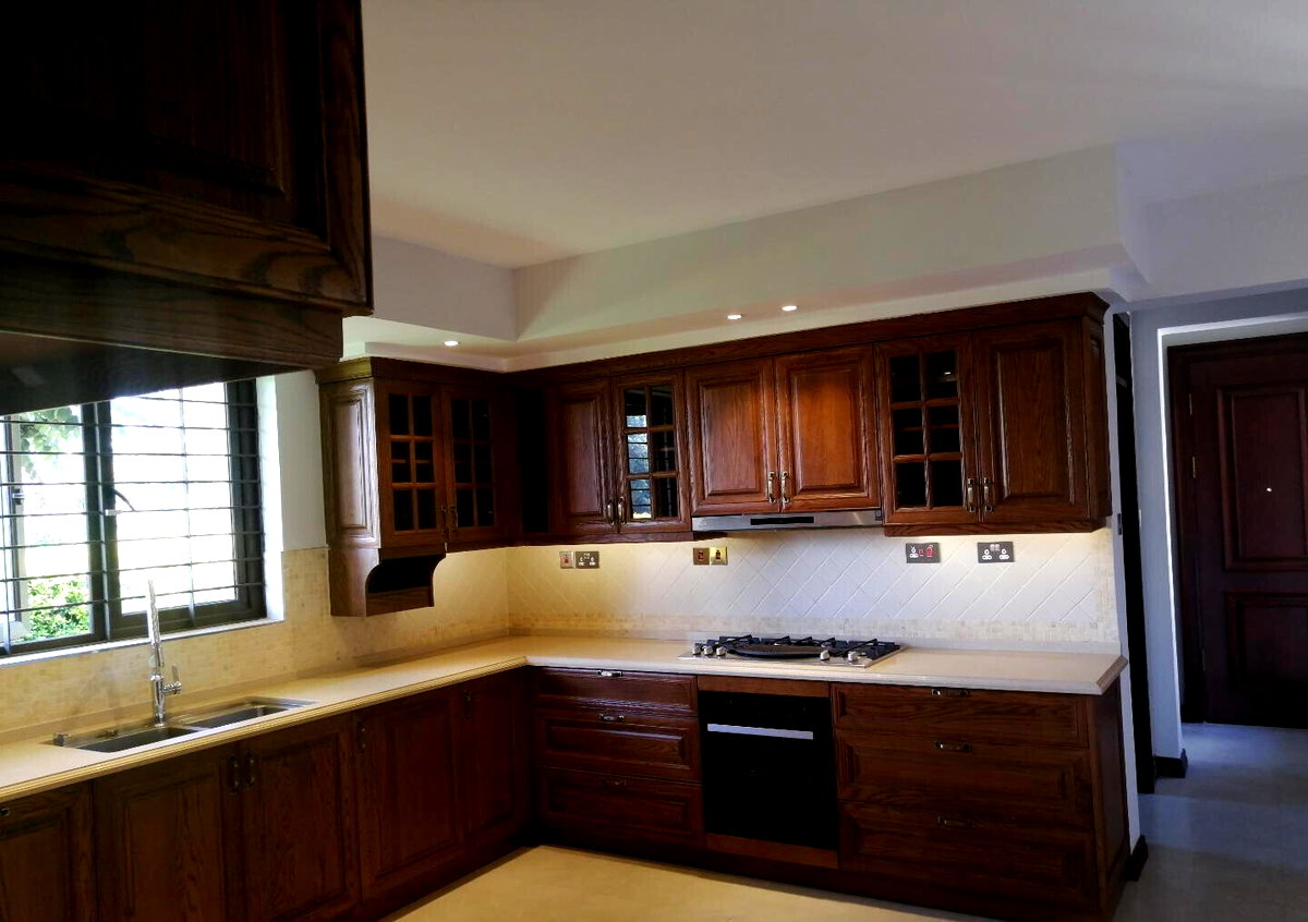 5BR Villa with Guesthouse & Curving Staircase - Runda
