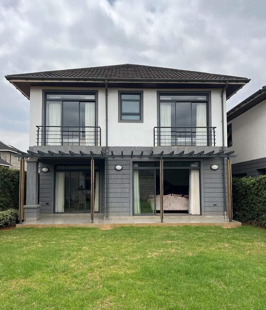 4BR Townhouse with Clubhouse & Heated Pool - Runda