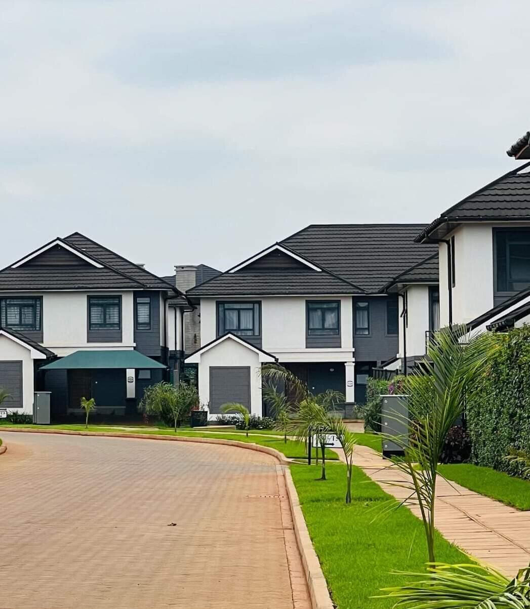 4BR Townhouse with Clubhouse & Heated Pool - Runda