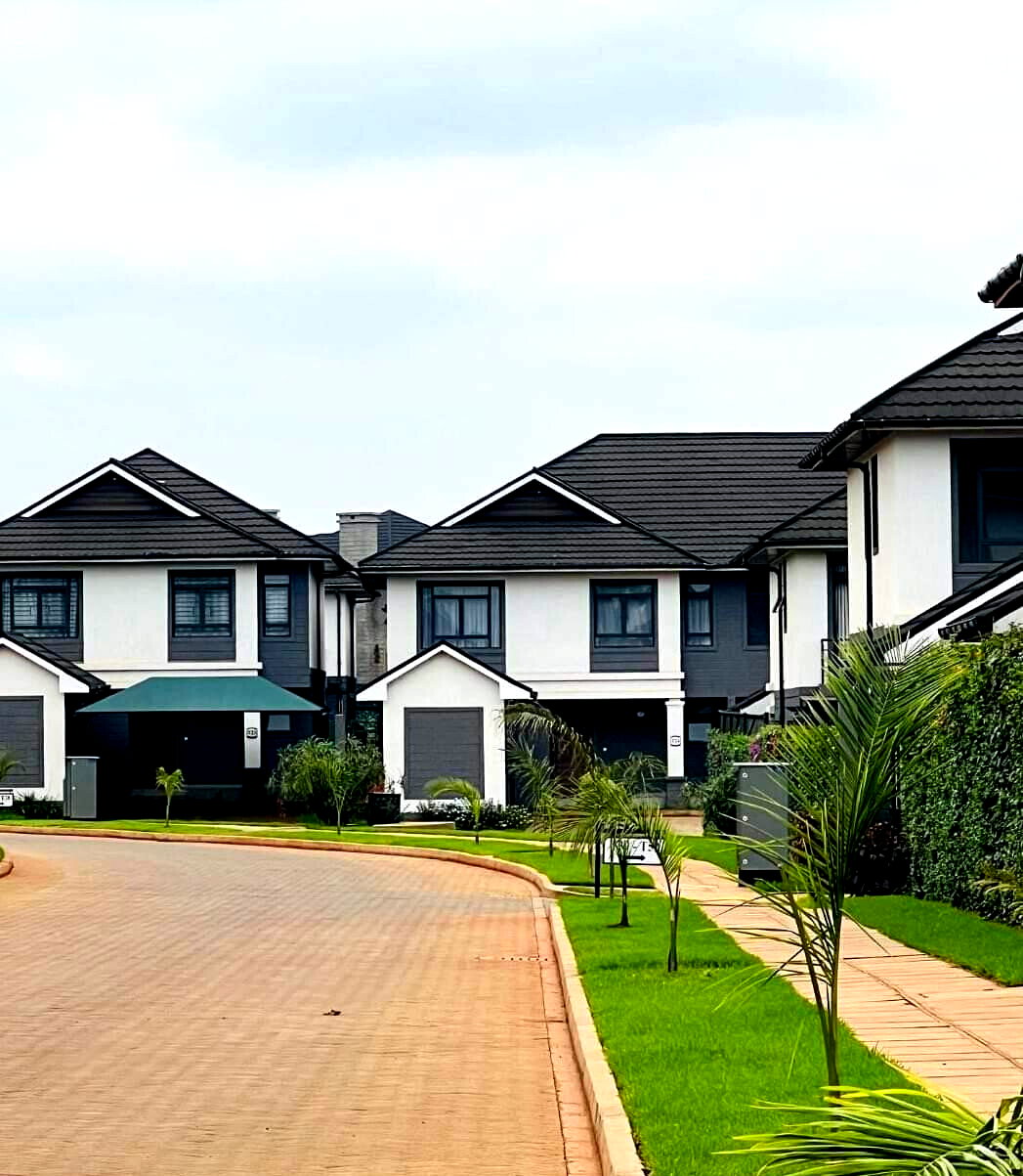 4BR Townhouse with Clubhouse & Heated Pool - Runda