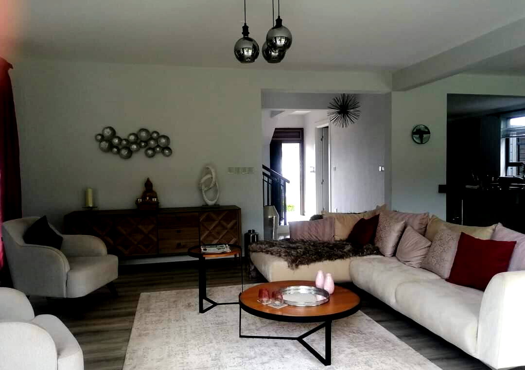 4BR Townhouse with Clubhouse & Heated Pool - Runda