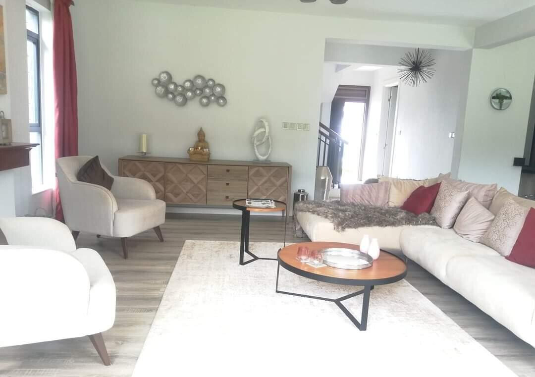 4BR Townhouse with Clubhouse & Heated Pool - Runda