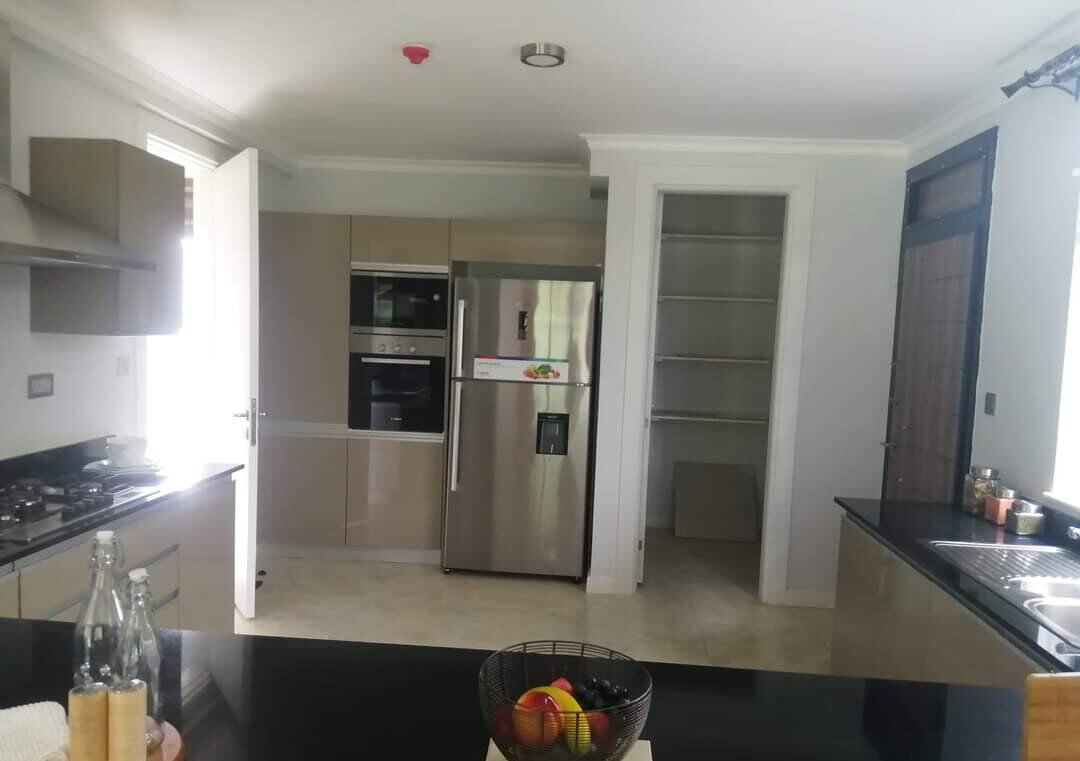 4BR Townhouse with Clubhouse & Heated Pool - Runda