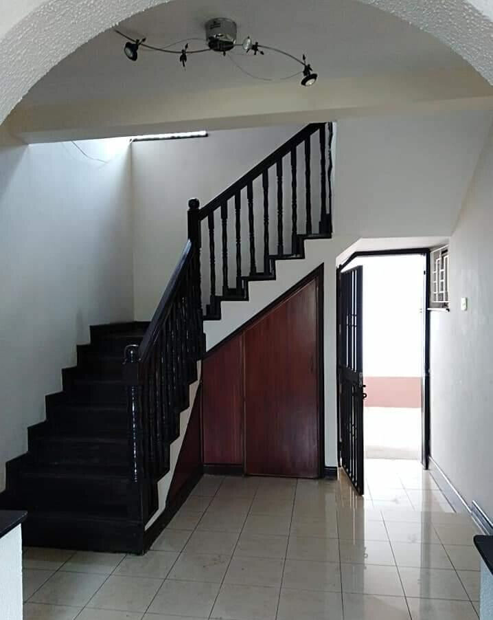 Semi-Detached 5-Bed Townhouse with Private Mature Garden - Lavington