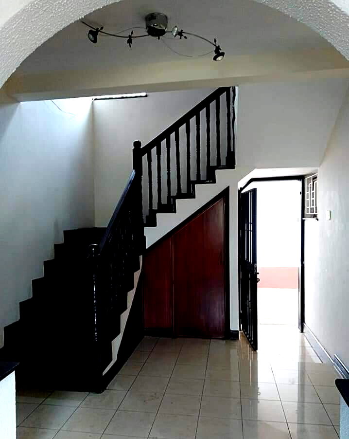 Semi-Detached 5-Bed Townhouse with Private Mature Garden - Lavington