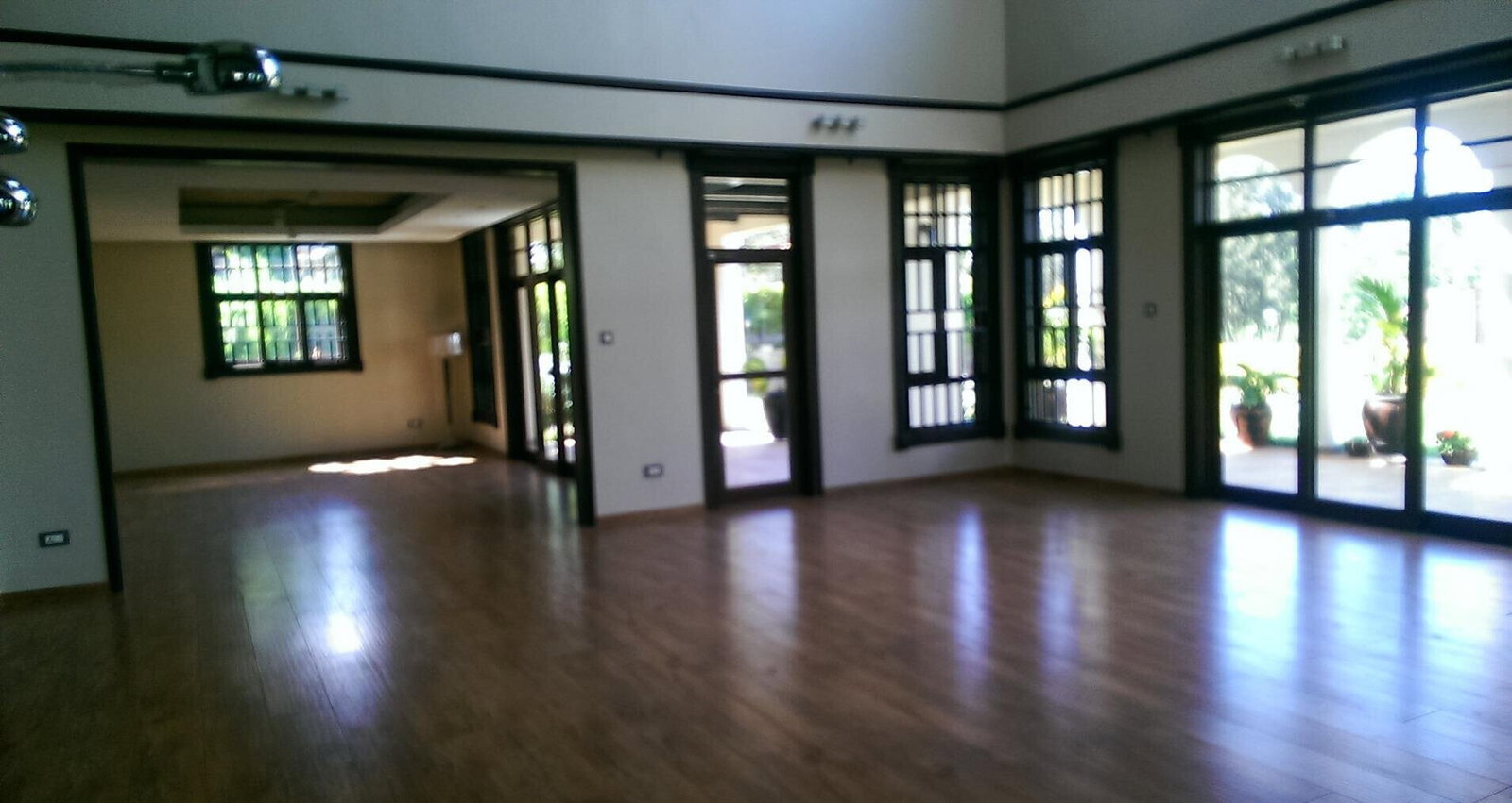 0.15 Acre 5BR Home with Garden