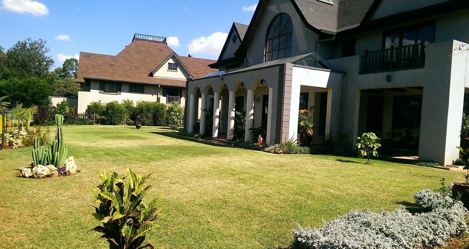 0.15 Acre 5BR Home with Garden