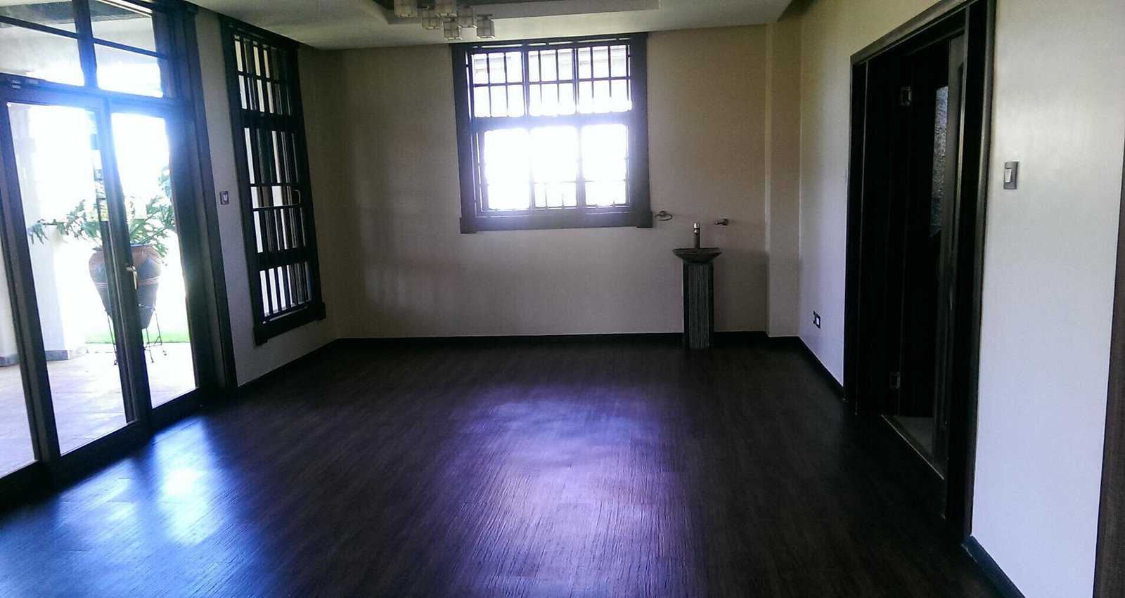 0.15 Acre 5BR Home with Garden