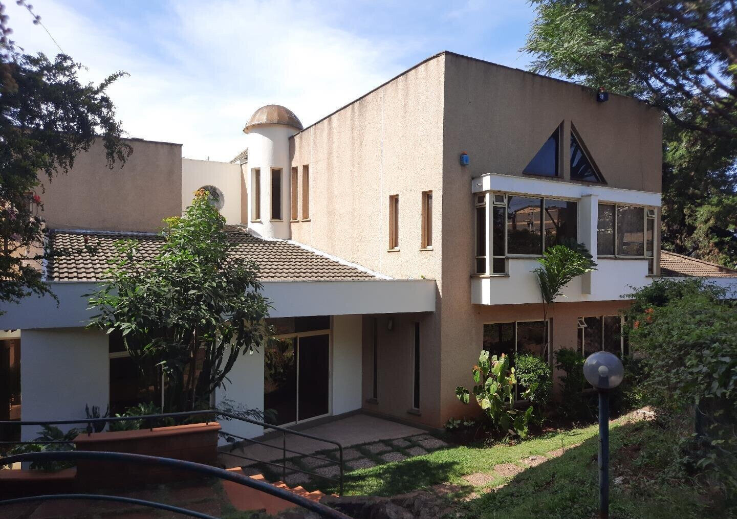 4-Ensuite Townhouse with Flower Garden & Borehole - Lavington