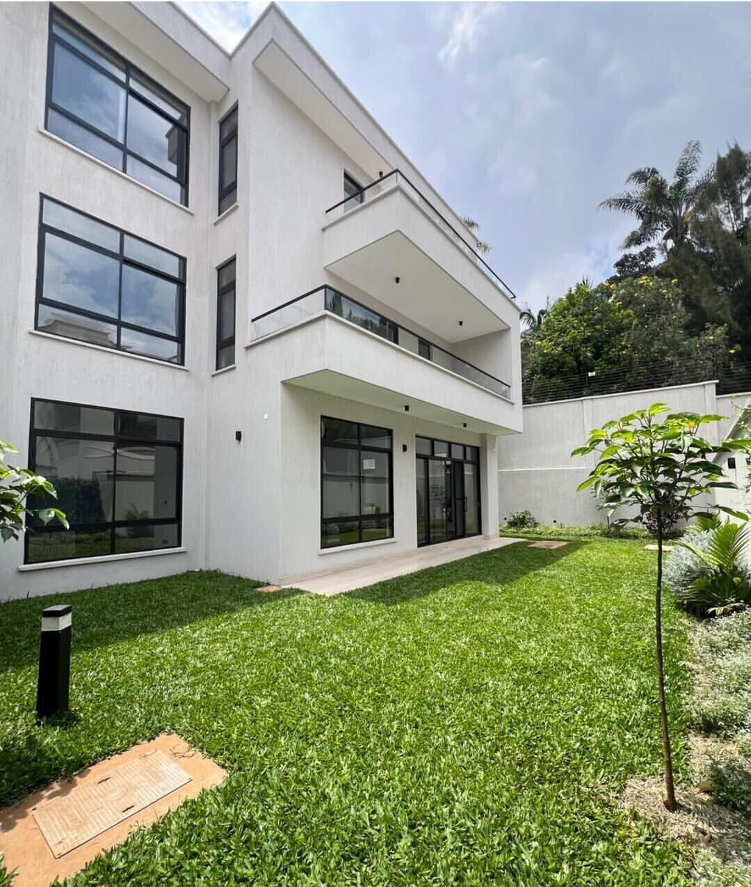 5-Ensuite Villa with Two Kitchens & Staff Quarters - Lavington