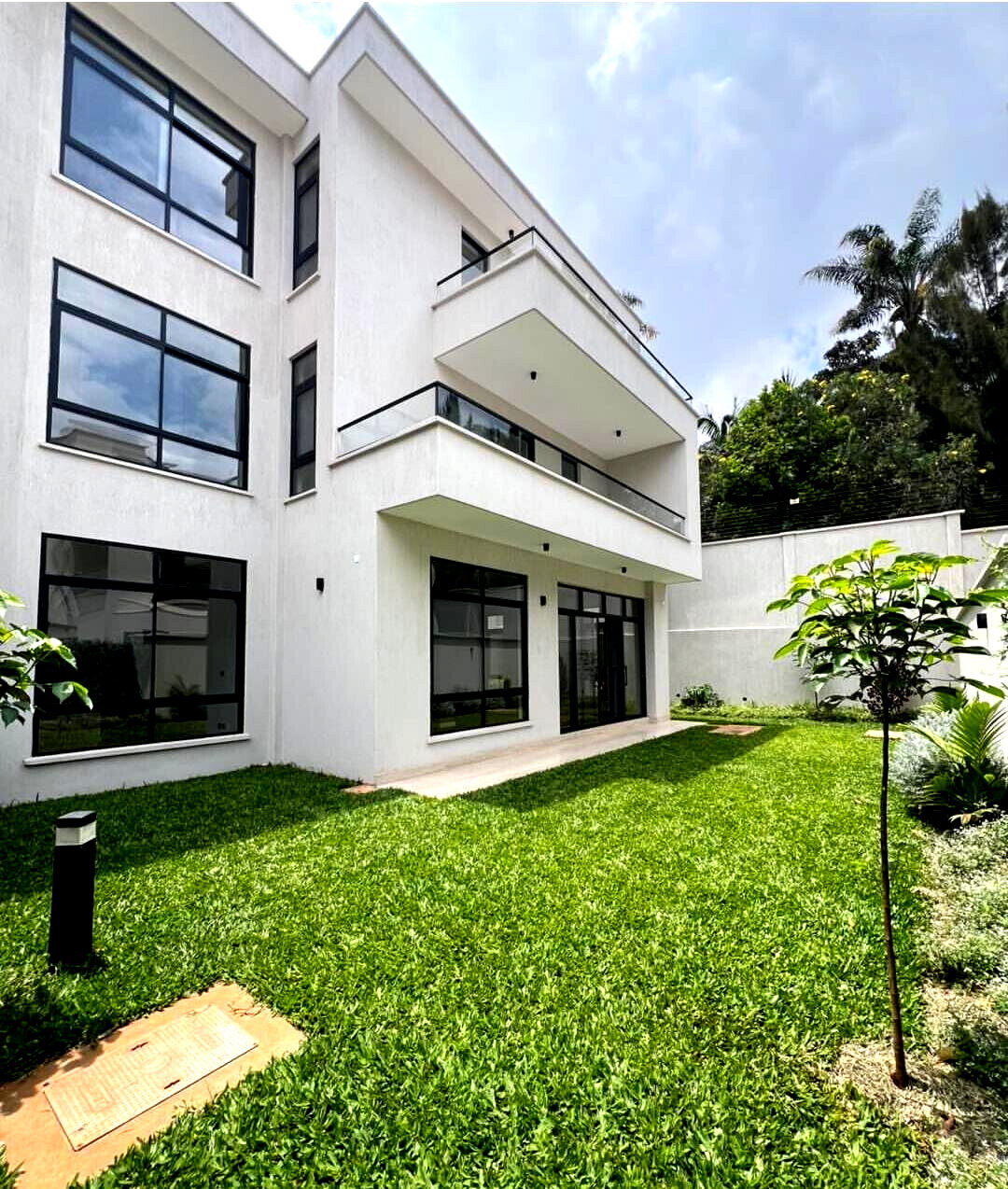 5-Ensuite Villa with Two Kitchens & Staff Quarters - Lavington