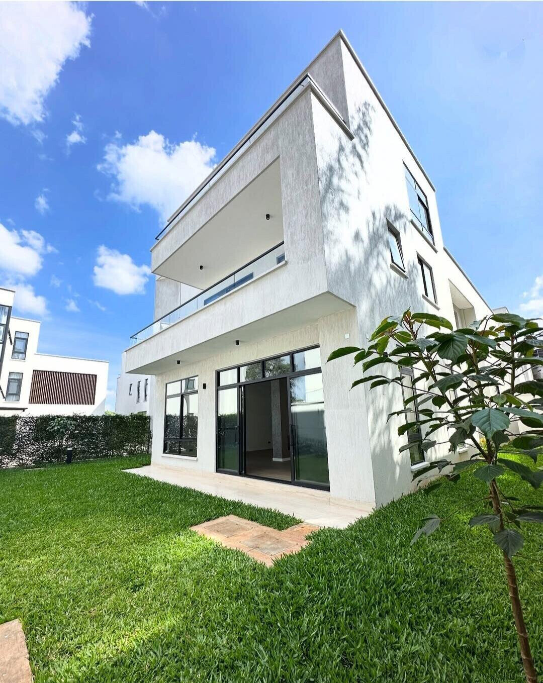 5-Ensuite Villa with Two Kitchens & Staff Quarters - Lavington