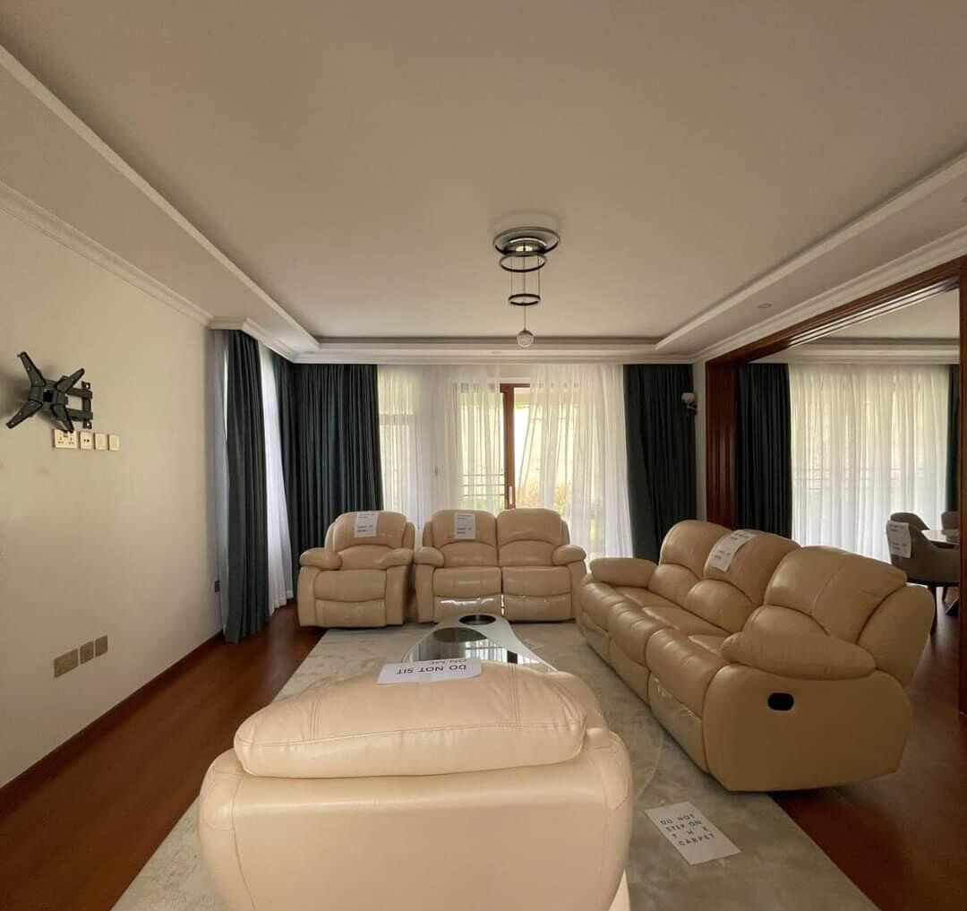4BR All-Ensuite Townhouse with Solar & DSQ - Runda