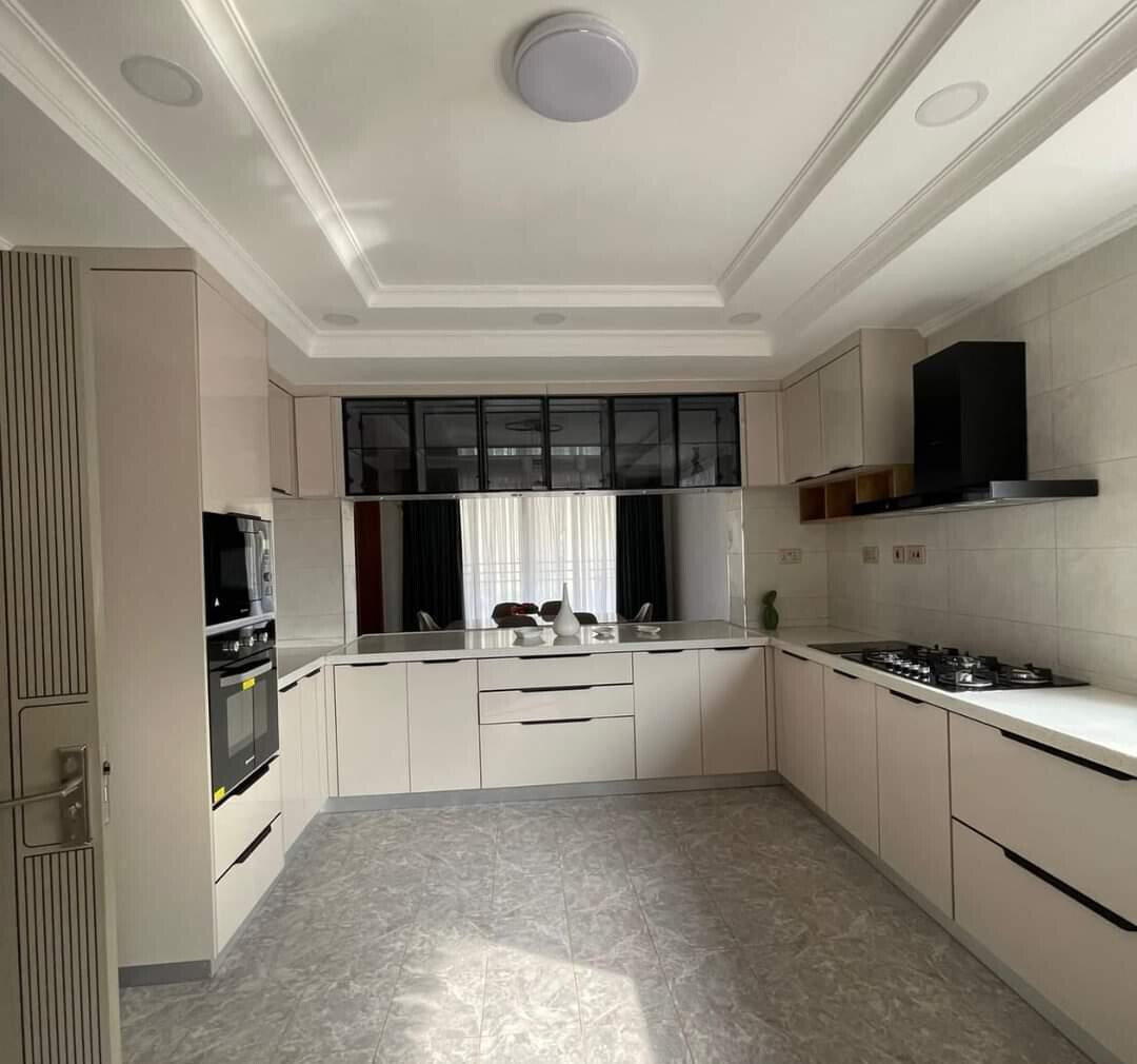4BR All-Ensuite Townhouse with Solar & DSQ - Runda