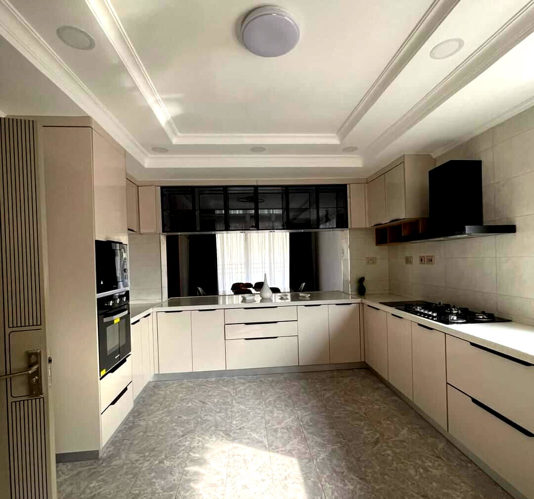 4BR All-Ensuite Townhouse with Solar & DSQ - Runda