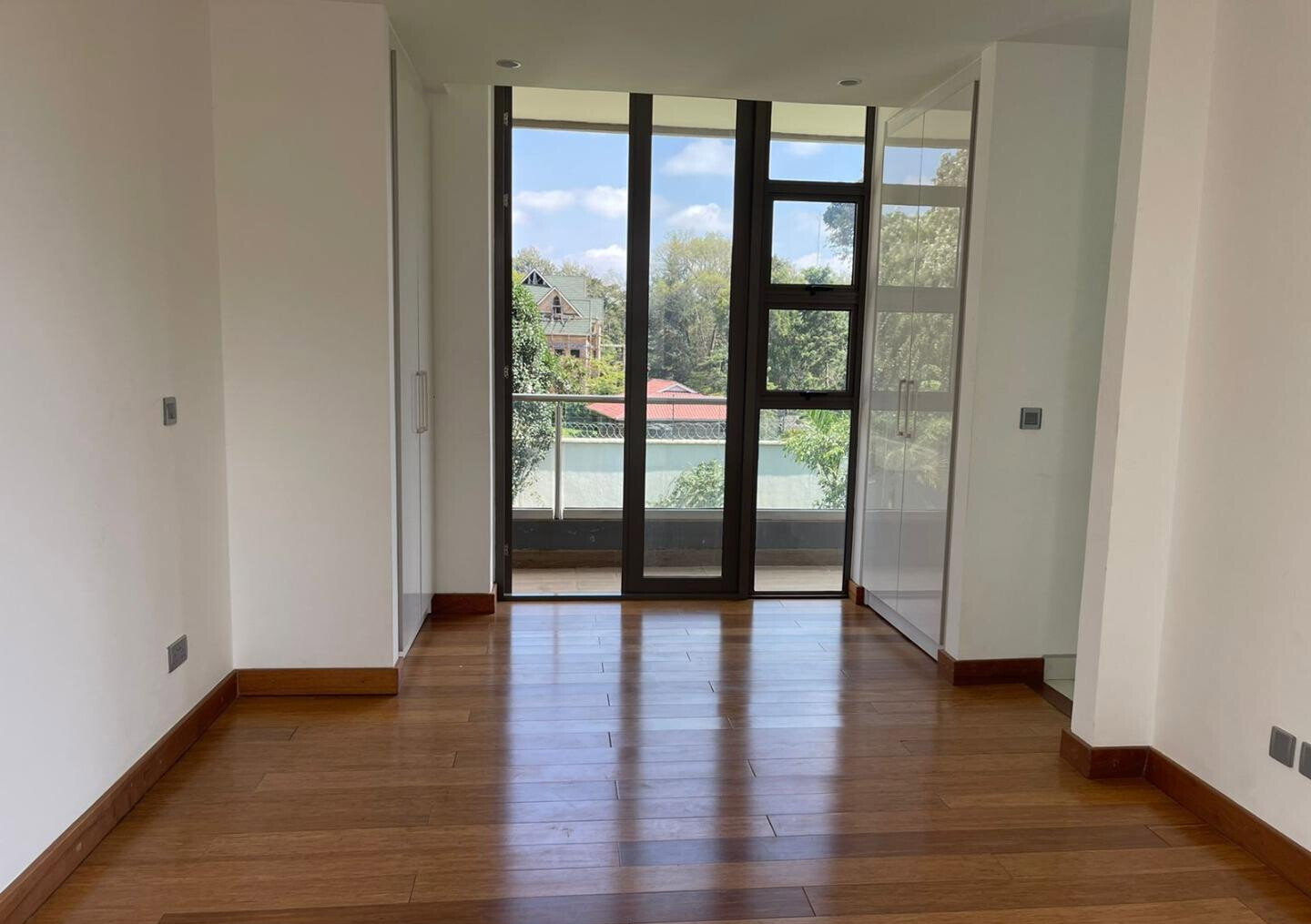 5-Ensuite Townhouse with Private Gym & Pool – Miotoni Karen