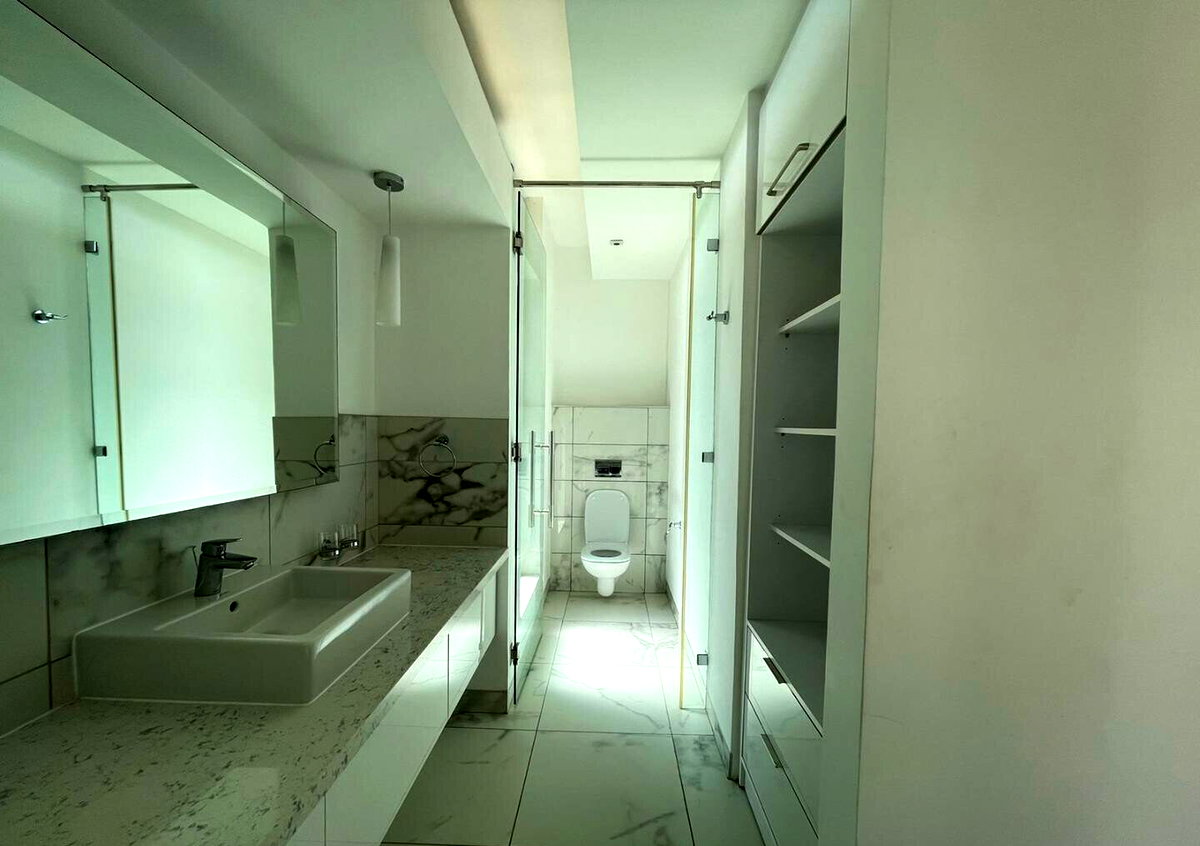 5-Ensuite Townhouse with Private Gym & Pool – Miotoni Karen