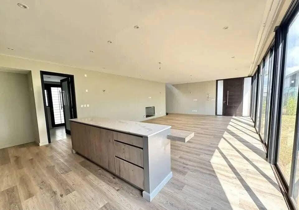 4BR Townhouse with Pool & Gym in UN-Approved Estate - Runda