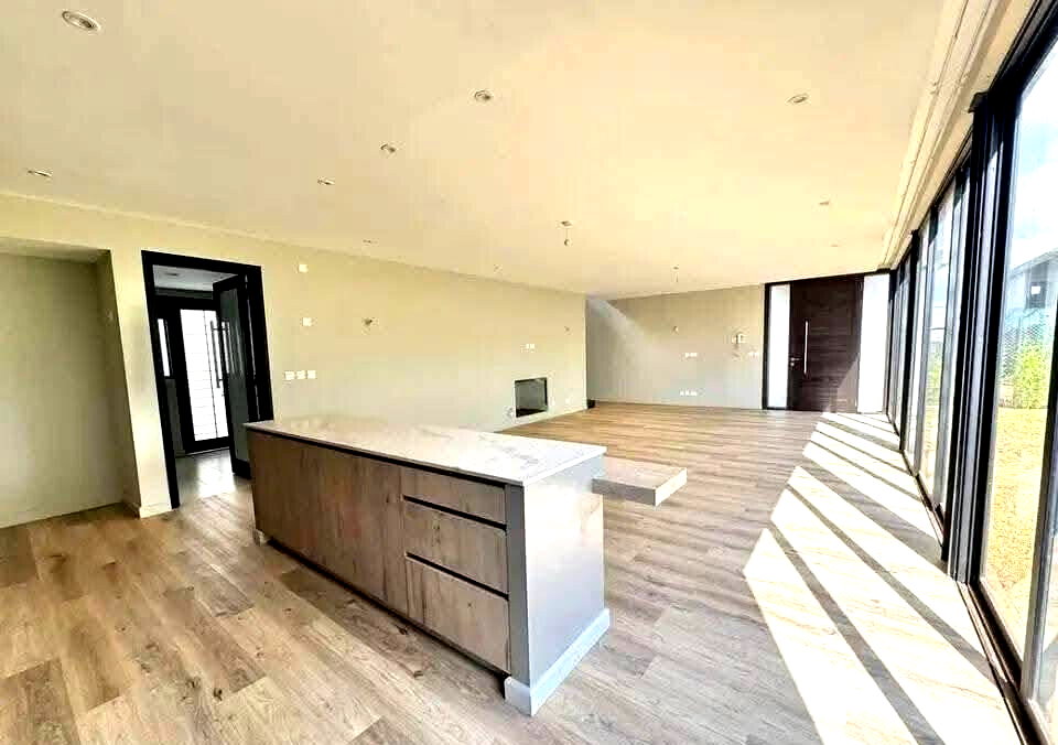 4BR Townhouse with Pool & Gym in UN-Approved Estate - Runda