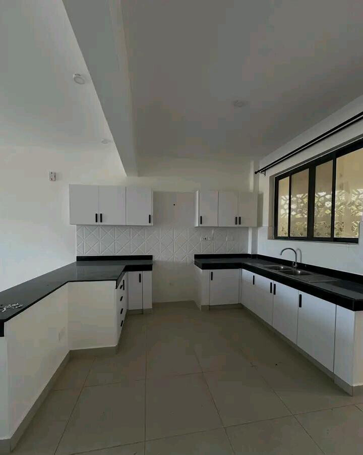 Beachside 2BR with Pool, Gym & Ocean Access - Nyali