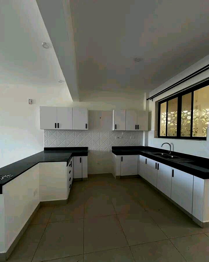 Beachside 2BR with Pool, Gym & Ocean Access - Nyali