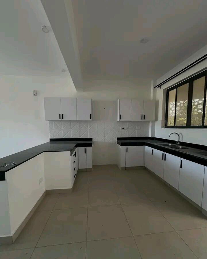 Beachside 2BR with Pool, Gym & Ocean Access - Nyali