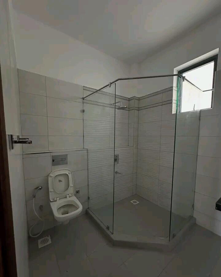 Beachside 2BR with Pool, Gym & Ocean Access - Nyali