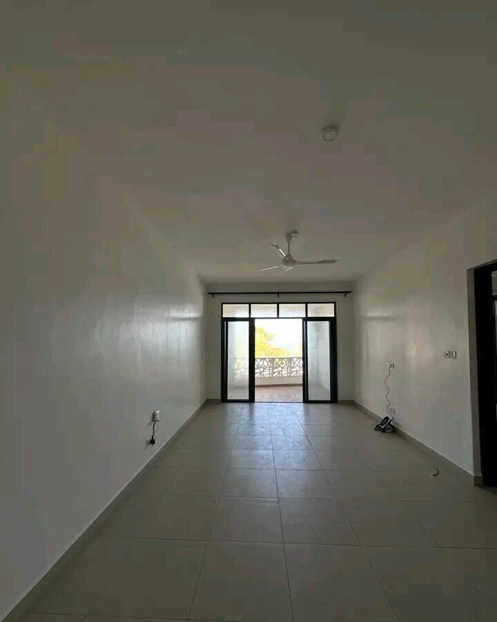 Beachside 2BR with Pool, Gym & Ocean Access - Nyali