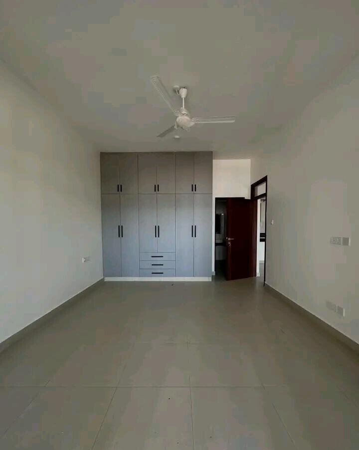 Beachside 2BR with Pool, Gym & Ocean Access - Nyali
