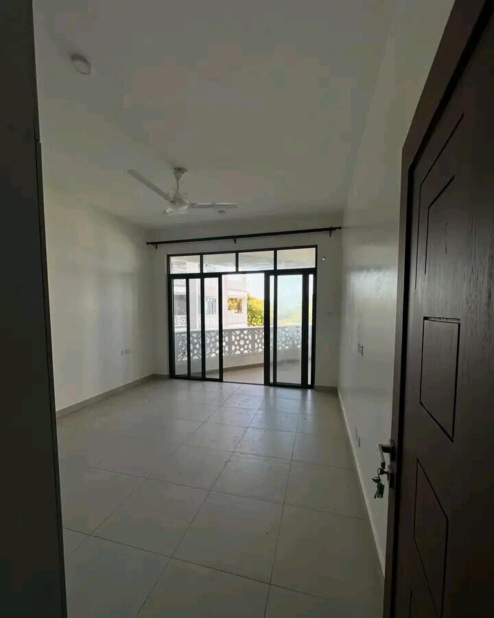 Beachside 2BR with Pool, Gym & Ocean Access - Nyali
