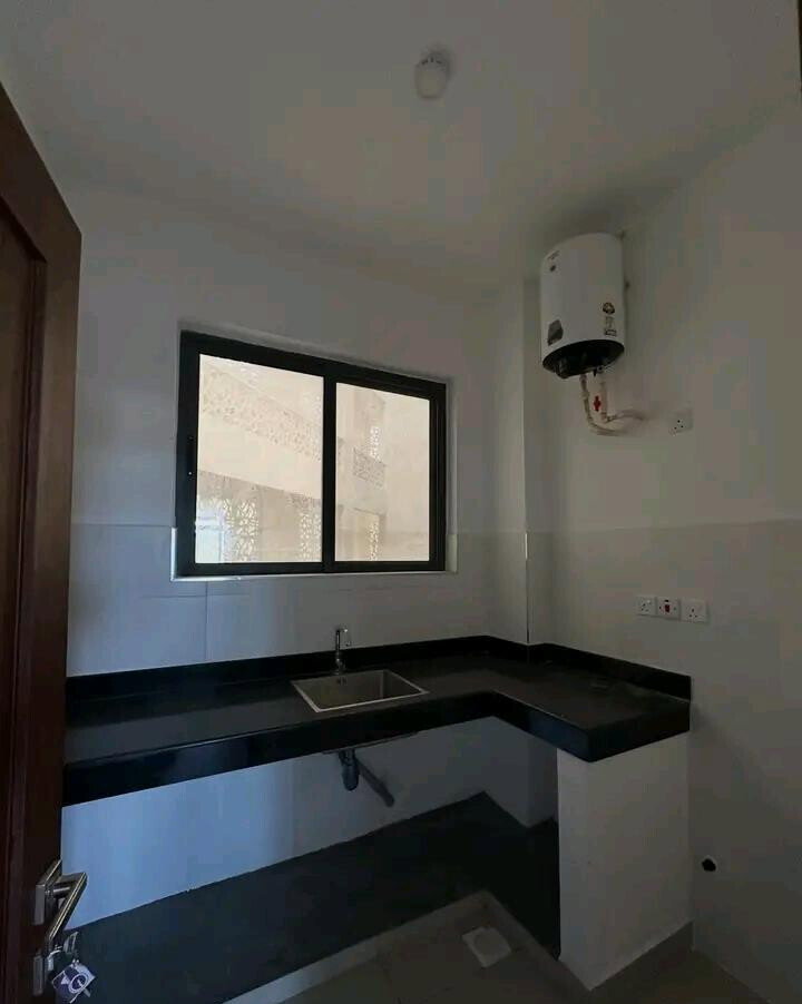 Beachside 2BR with Pool, Gym & Ocean Access - Nyali