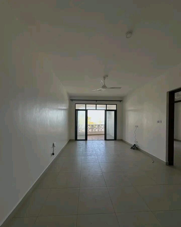 Beachside 2BR with Pool, Gym & Ocean Access - Nyali