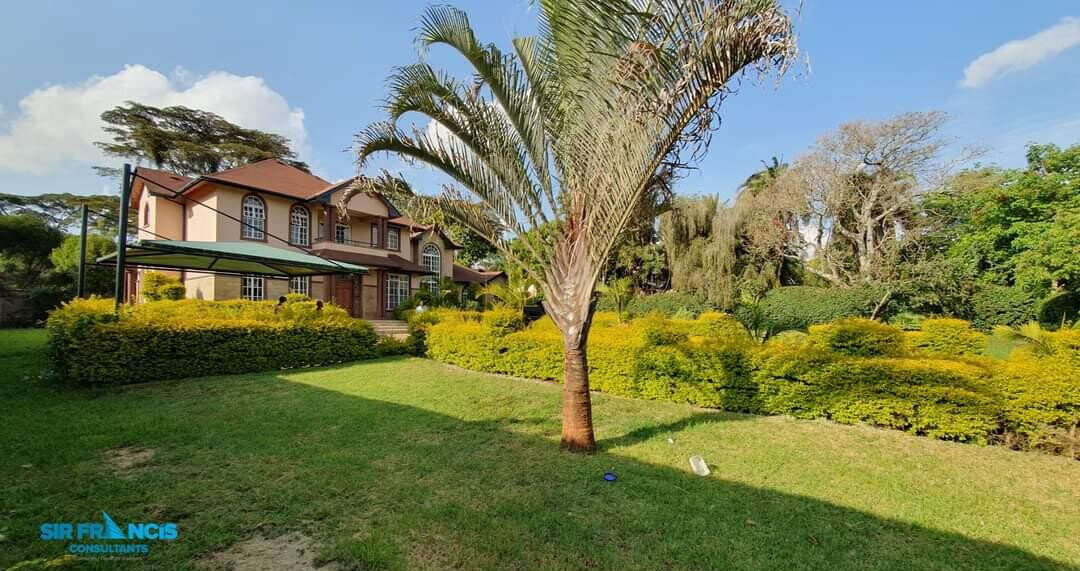 5-Bed Townhouse with Bar & Terrace on Half-Acre – Karen
