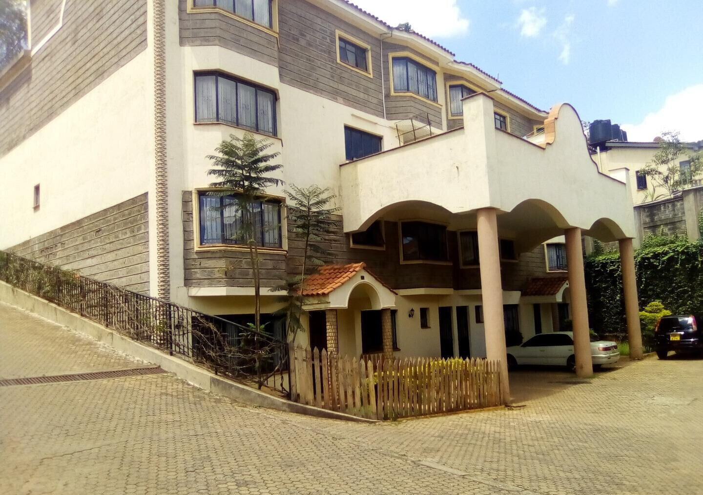 4-Ensuite Townhouse with Study & DSQ - Westlands