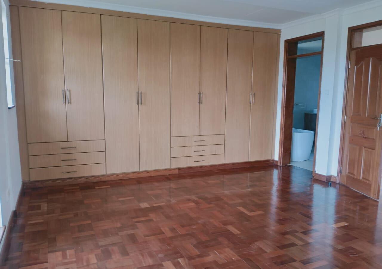 4BR All-Ensuite Townhouse with Fireplace Lounge - Runda