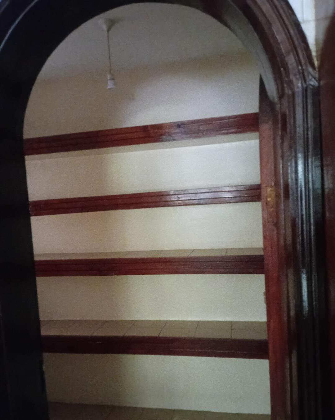 Executive 5BR Townhouse with DSQ & Spacious Backyard – Riverside