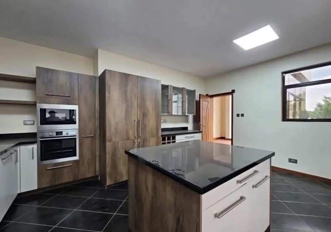 5BR All-Ensuite Townhouse with Rooftop Garden & Solar Backup - Lavington