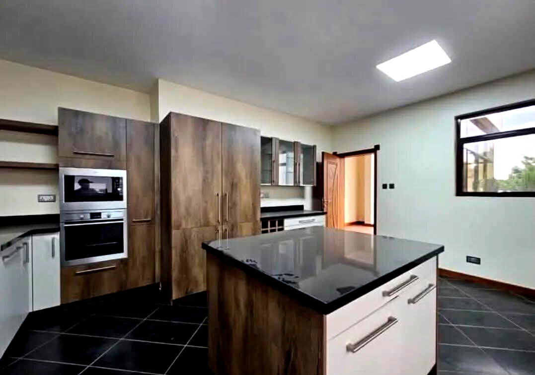 5BR All-Ensuite Townhouse with Rooftop Garden & Solar Backup - Lavington