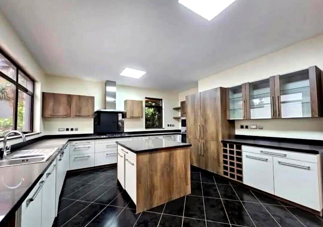 5BR All-Ensuite Townhouse with Rooftop Garden & Solar Backup - Lavington
