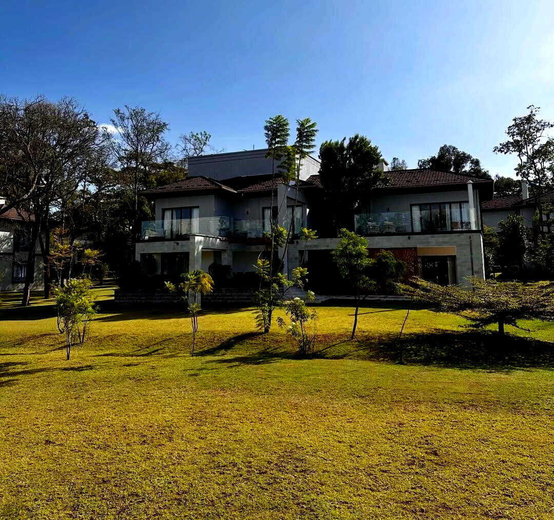 5-Ensuite Townhouse with Clubhouse & Gym on Half-Acre – Karen