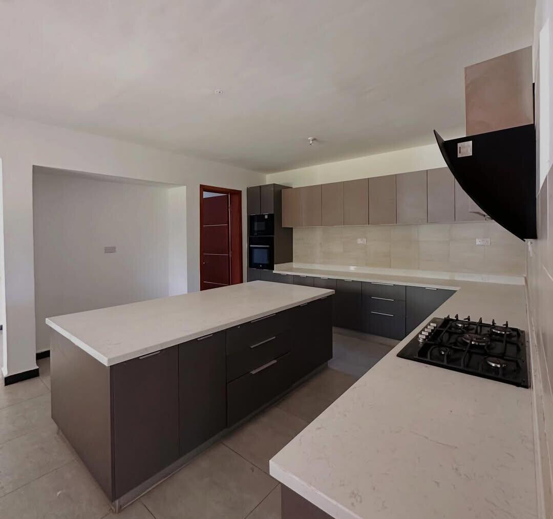 5-Ensuite Townhouse with Clubhouse & Gym on Half-Acre – Karen