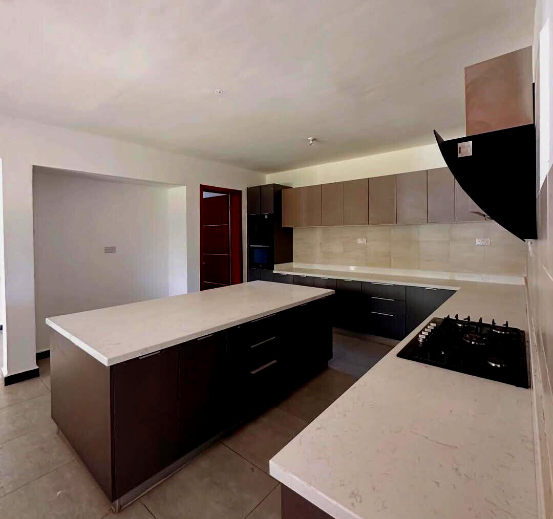 5-Ensuite Townhouse with Clubhouse & Gym on Half-Acre – Karen