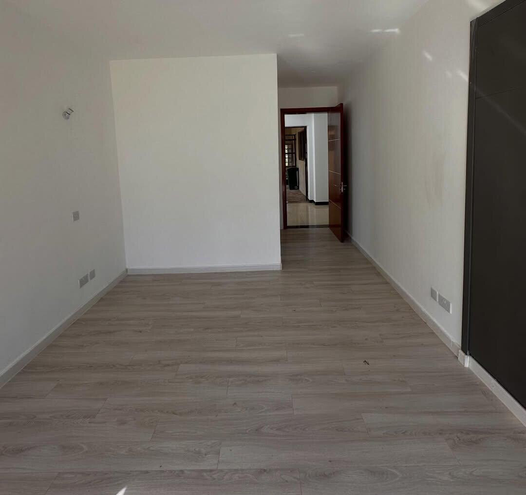 5-Ensuite Townhouse with Clubhouse & Gym on Half-Acre – Karen