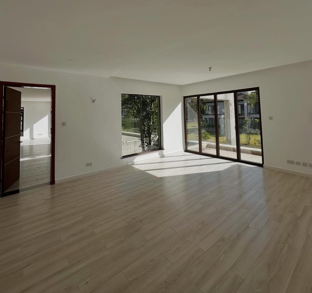 5-Ensuite Townhouse with Clubhouse & Gym on Half-Acre – Karen
